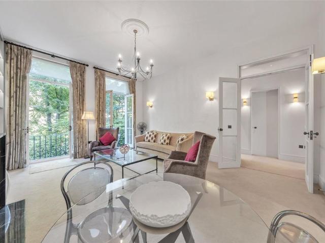 Flat for sale in Maida Vale, Greater London
