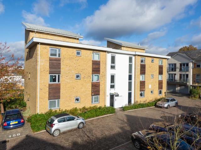 Flat for sale in Midway, Kent