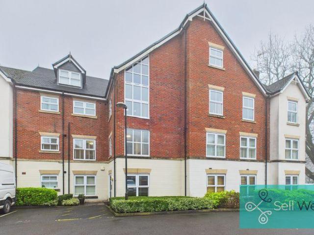 Flat for sale in Roe Green, Salford