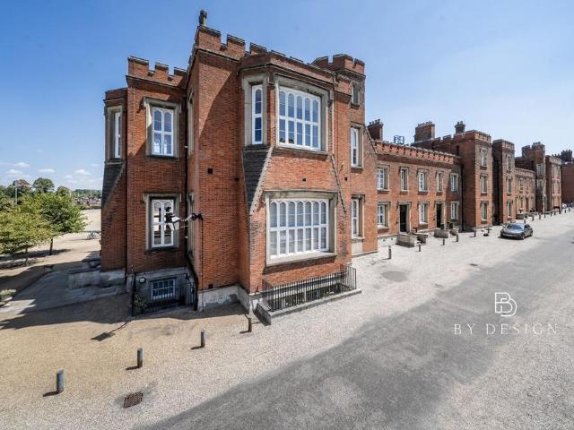 Flat for sale in Shooters Hill, Greater London