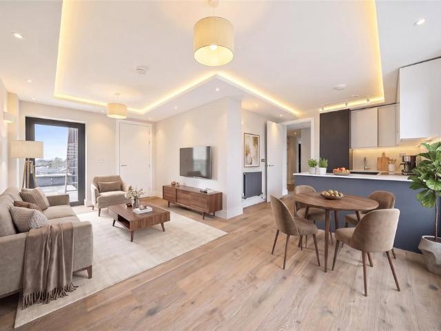 Flat for sale in Shepherd's Bush, Greater London