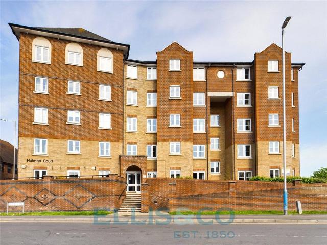 Flat for sale in Brook Street, Bourne Vale