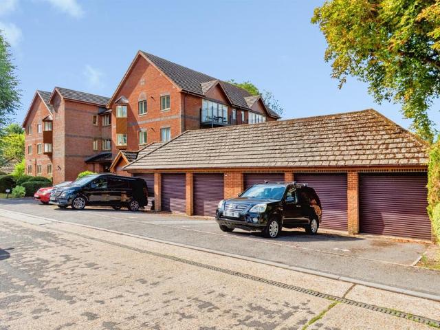 Flat for sale in Barton Stacey, Hampshire