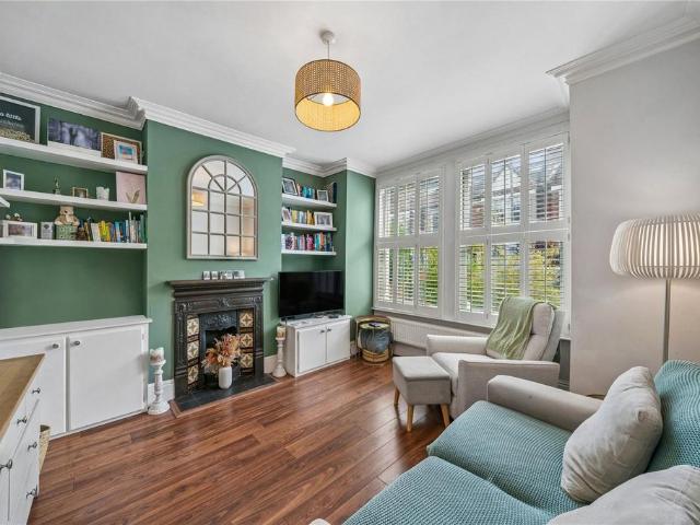 Flat for sale in London Borough of Wandsworth, Greater London