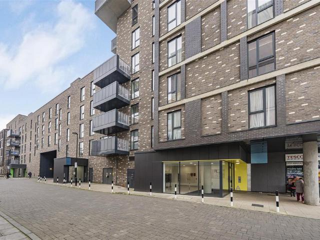 Flat for sale in Slough