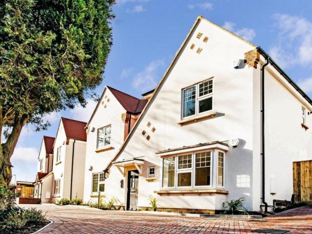 Flat for sale in London Borough of Croydon, Purley