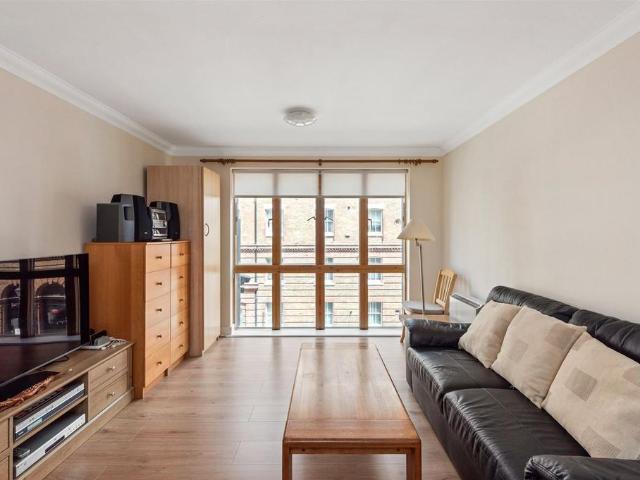 Flat for sale in Spitalfields, Whitechapel