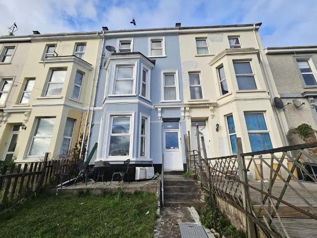 Flat for sale in Mount Wise