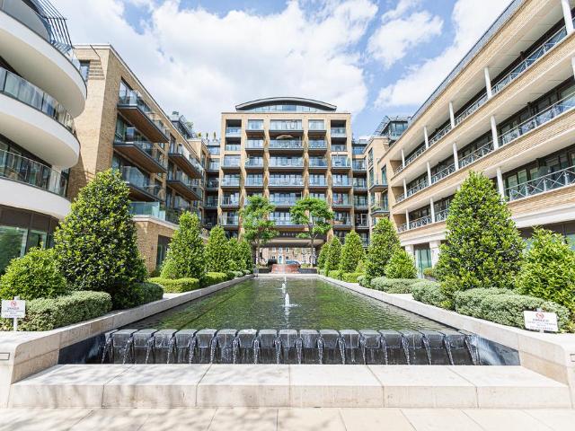 Flat for sale in London Borough of Hounslow, Strand