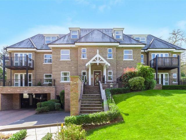 Flat for sale in Gerrards Cross, Denham