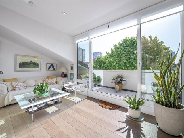 Flat for sale in South Hampstead, Greater London