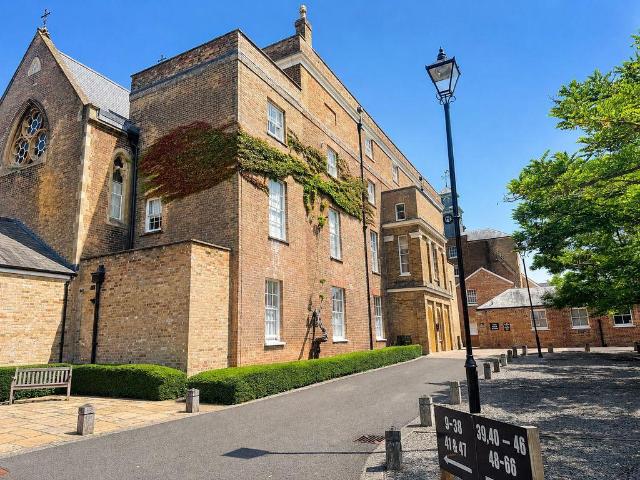 Flat for sale in Firepool, Rumwell