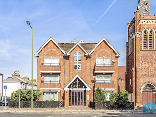 Flat for sale in London Borough of Barnet, Greater London