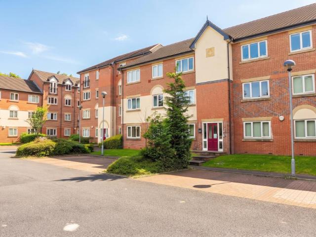 Flat for sale in Whitefield, Bury