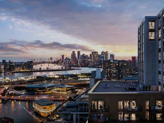 Flat for sale in Canning Town, Greater London