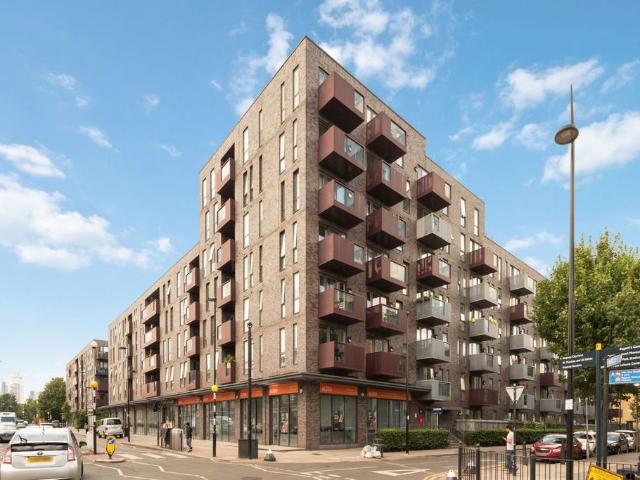 Flat for sale in Ocean Estate, Limehouse