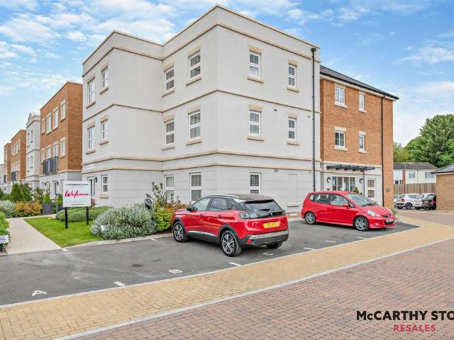 Flat for sale in Fordington