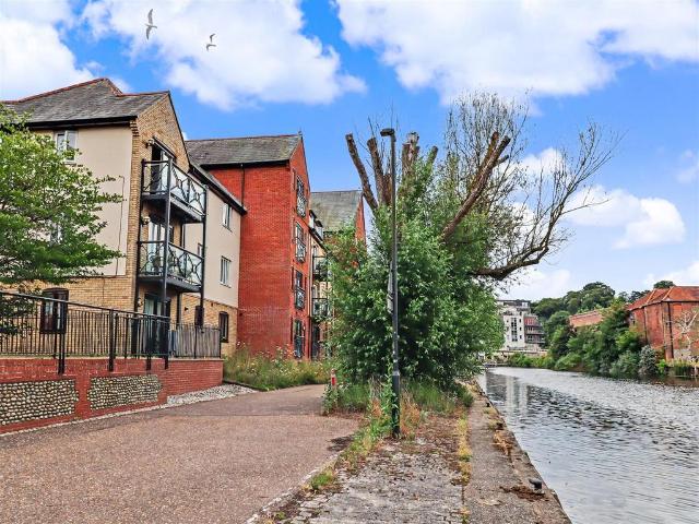 Flat for sale in Lakenham, East Bank