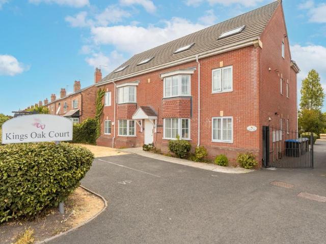 Flat for sale in Sutton Coldfield, West Midlands