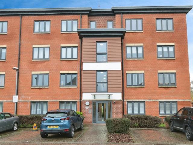 Flat for sale in Castlefield, Cressex