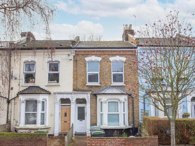 Flat for sale in South Tottenham, Greater London