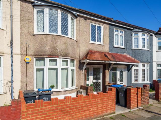 Flat for sale in London Borough of Merton, Collier's Wood