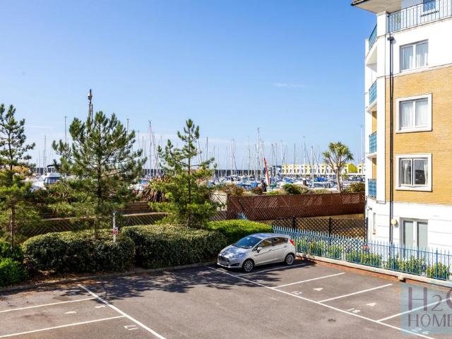 Flat for sale in Roedean