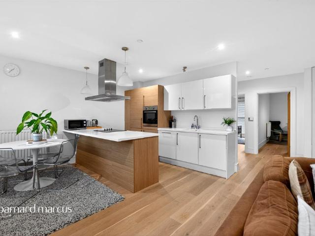 Flat for sale in Red Hill, Surrey
