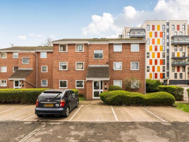 Flat for sale in London Borough of Ealing, Isle Of Man