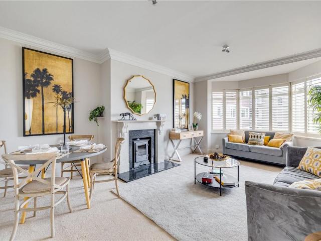 Flat for sale in Fulham, Greater London
