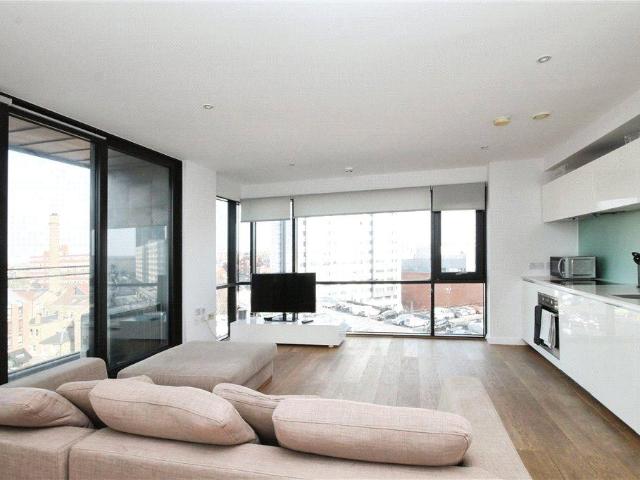Flat for sale in Wandsworth, Greater London