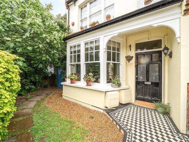 Flat for sale in Hornsey, Greater London