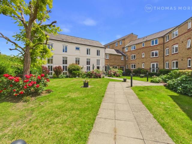 Flat for sale in Huntingdon, Cambridgeshire