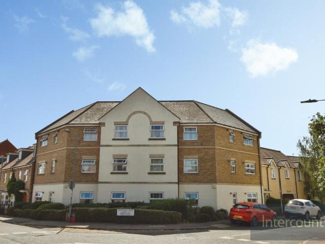 Flat for sale in Duton Hill, Essex