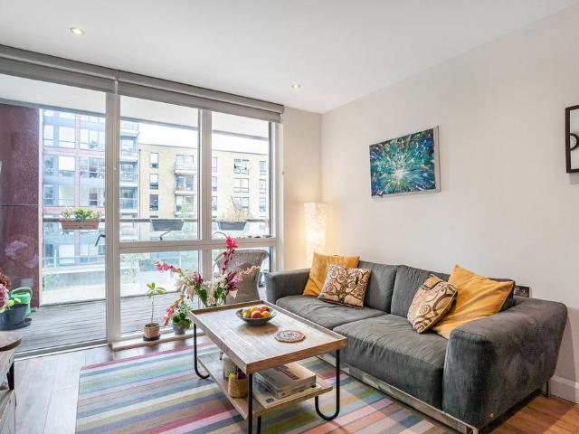 Flat for sale in Haggerston, De Beauvoir Town