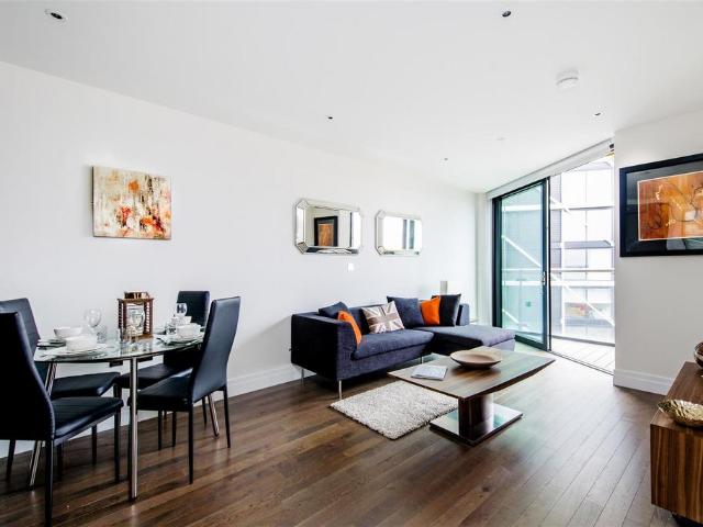 Flat for sale in Nine Elms, Greater London