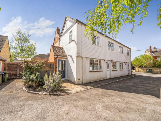 Flat for sale in Berrick Salome, Oxfordshire