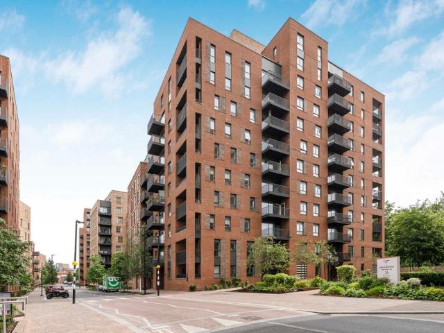 Flat for sale in Hornsey, Greater London