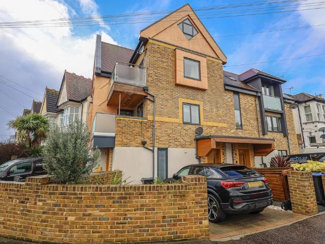 Flat for sale in Alton Barnes, Isle Of Man