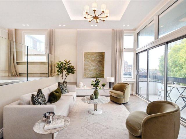 Flat for sale in Paddington, Greater London