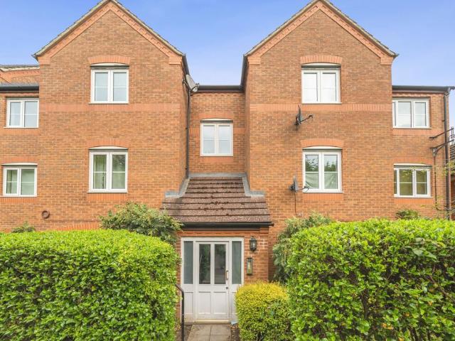 Flat for sale in Barton, The Slade