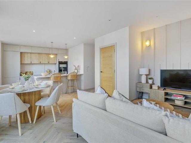 Flat for sale in London Borough of Merton, South Wimbledon