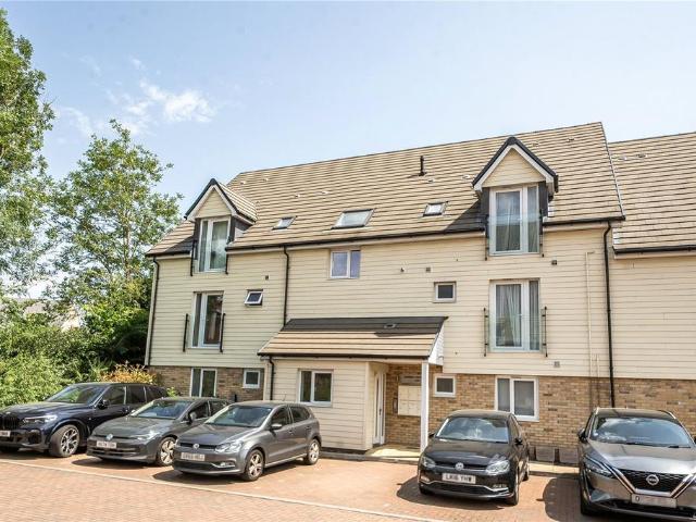Flat for sale in Berryfield, Buckinghamshire