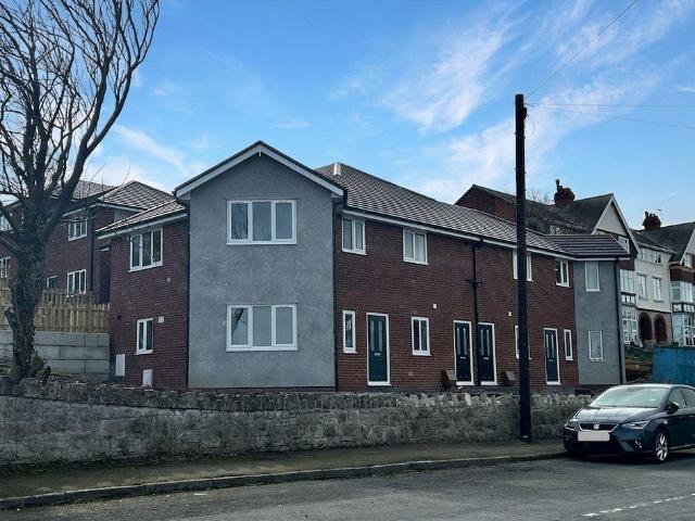 Flat for sale in Old Colwyn, Wales