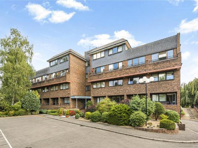 Flat for sale in Ham, Greater London