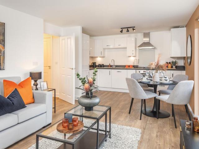 Flat for sale in North Wroughton, Swindon