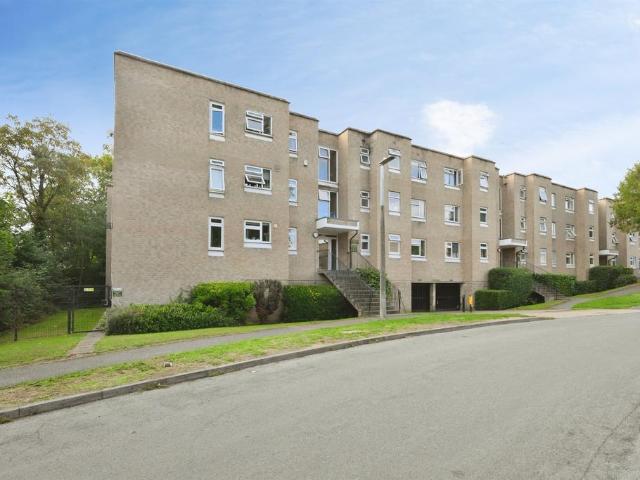 Flat for sale in Broxbourne, Hertfordshire