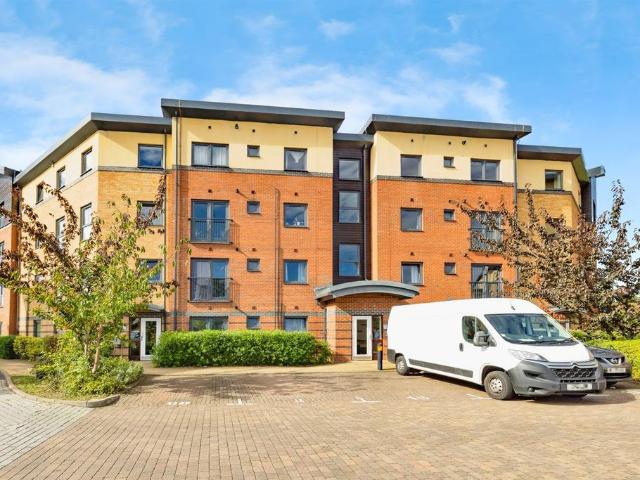 Flat for sale in Holywell Estate, North Watford