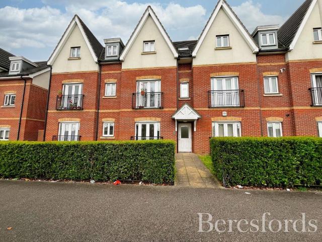Flat for sale in Harold Hill, Greater London