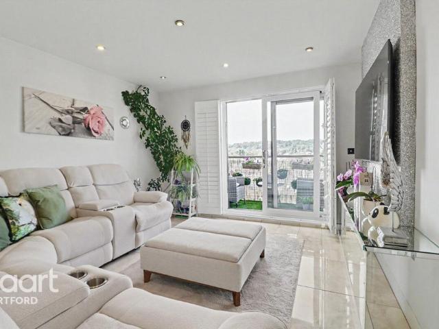 Flat for sale in Belvedere, Greater London